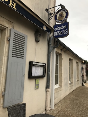 Exterior - Logis Hotel Saint-Joseph (Sancoins)