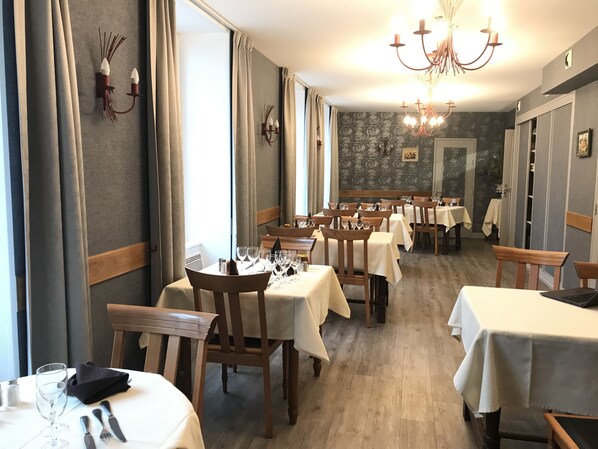 Restaurant - Logis Hotel Saint-Joseph (Sancoins)