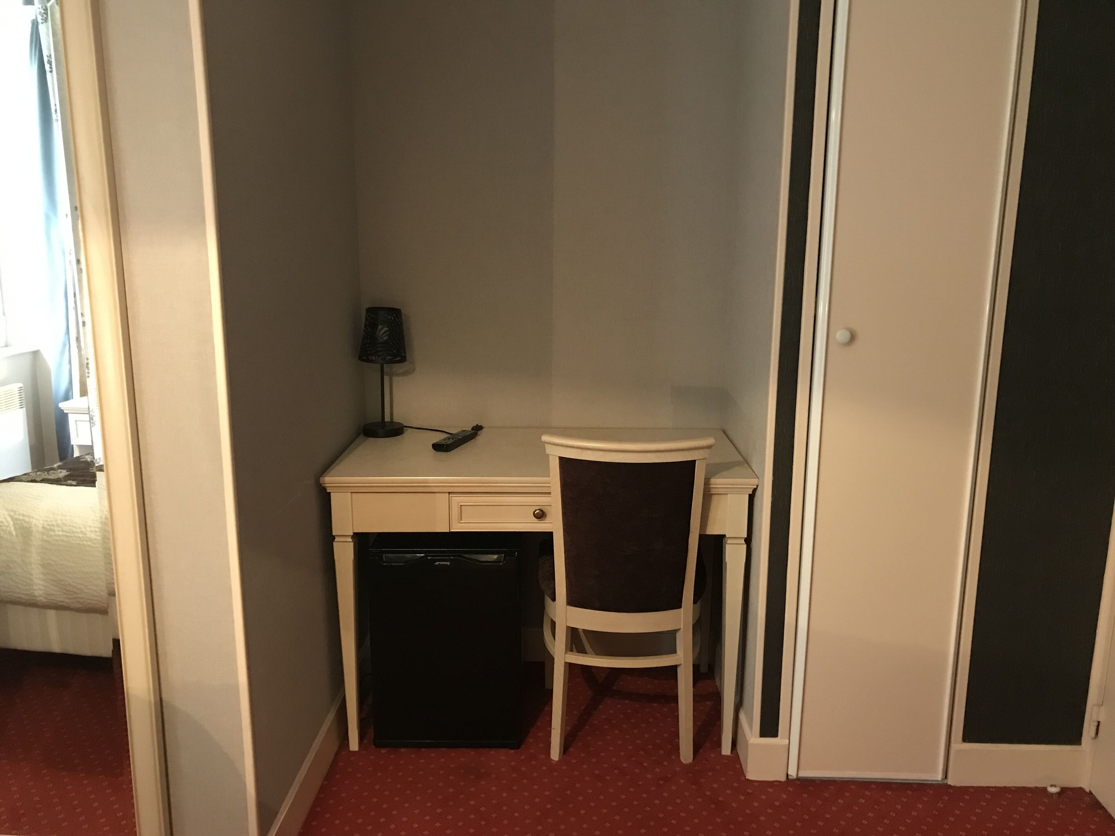 standard double room | bathroom | shower, free toiletries, towels