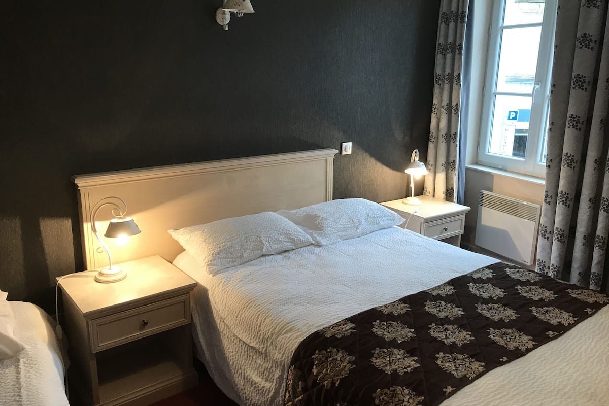 Standard Quadruple Room | Desk, free WiFi, bed sheets