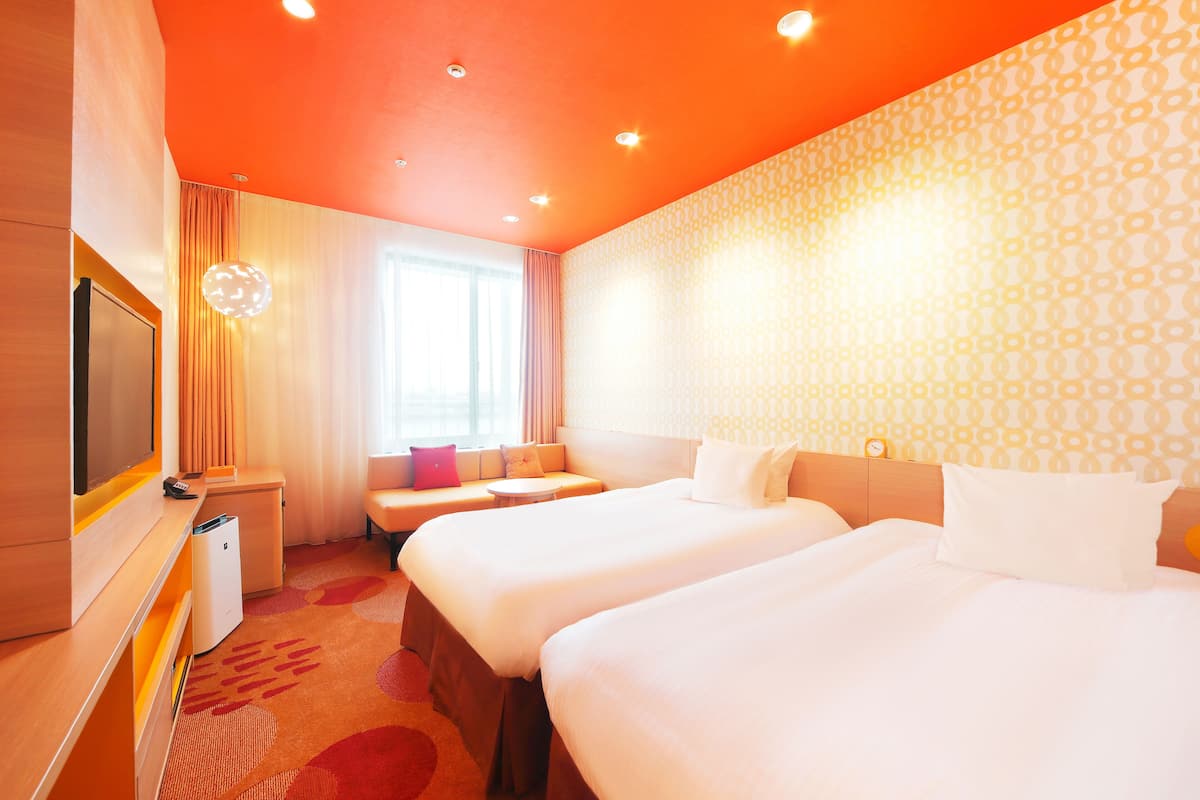 Premium bedding, in-room safe, blackout drapes, iron/ironing board