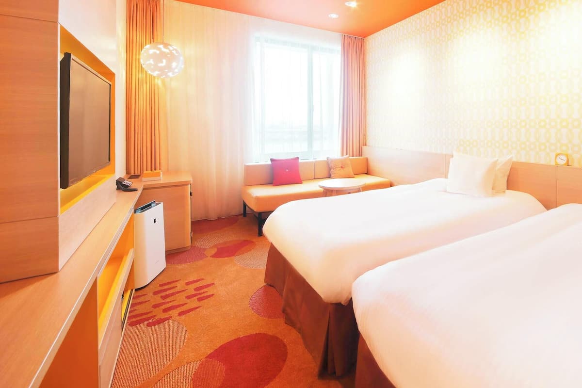 Premium bedding, in-room safe, blackout curtains