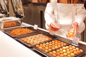 Daily buffet breakfast (JPY 3300 per person)