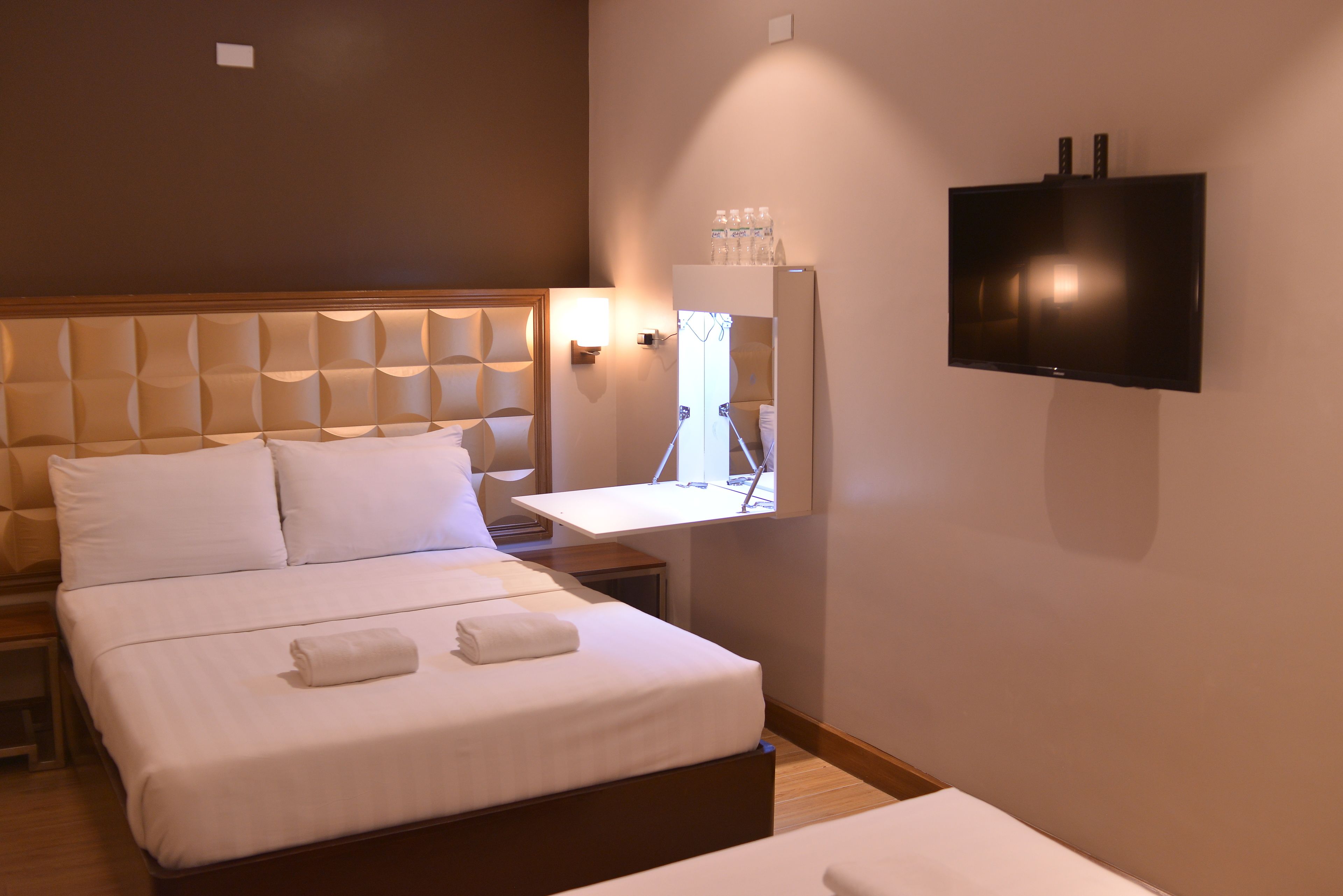 family room | 1 bedroom, in-room safe, rollaway beds, free wifi