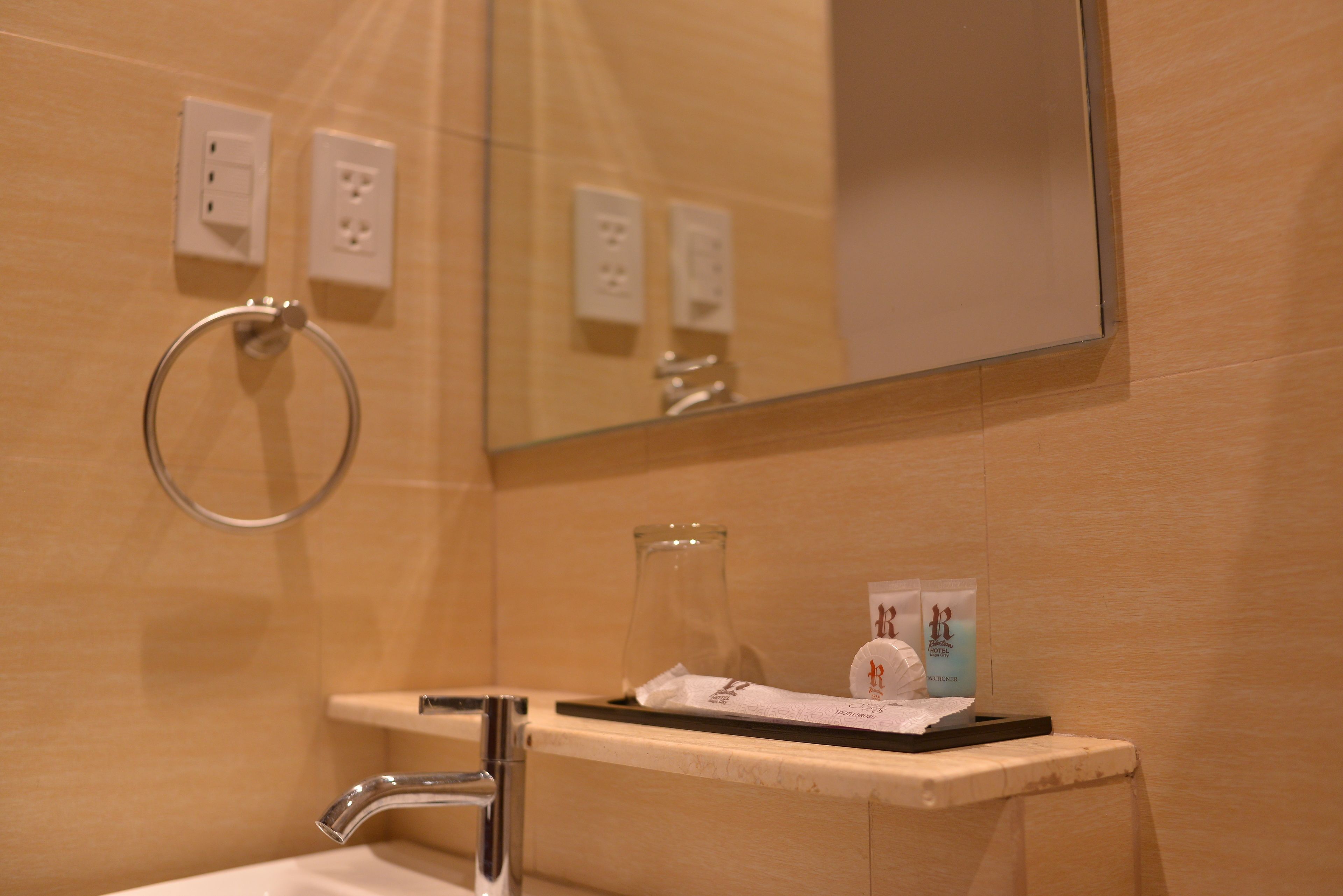 standard single - 1 single bed | bathroom amenities | shower, free toiletries, hair dryer, towels