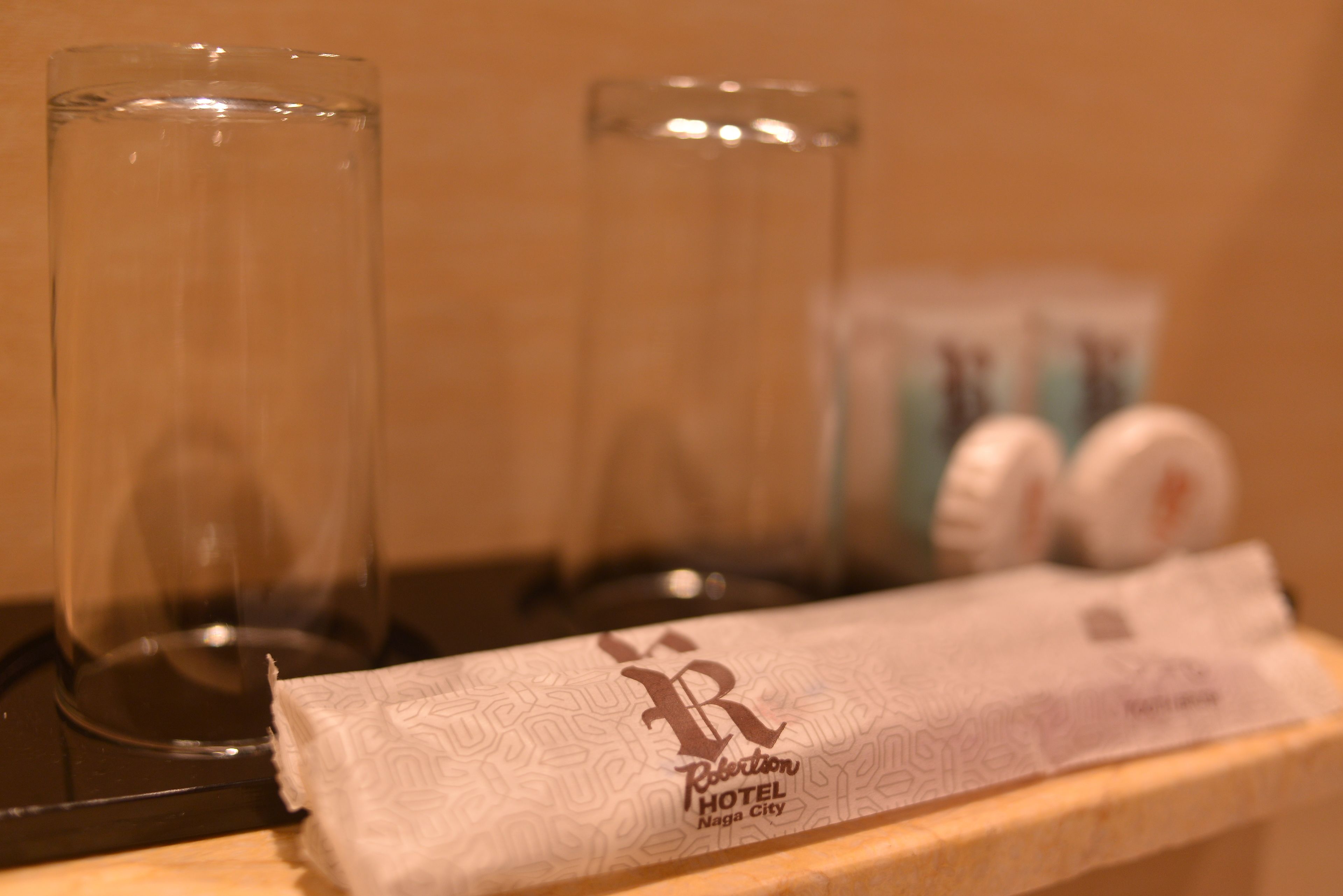 standard twin | bathroom amenities | shower, free toiletries, hair dryer, towels