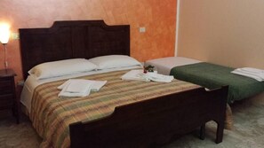 Premium bedding, desk, free cots/infant beds, free WiFi