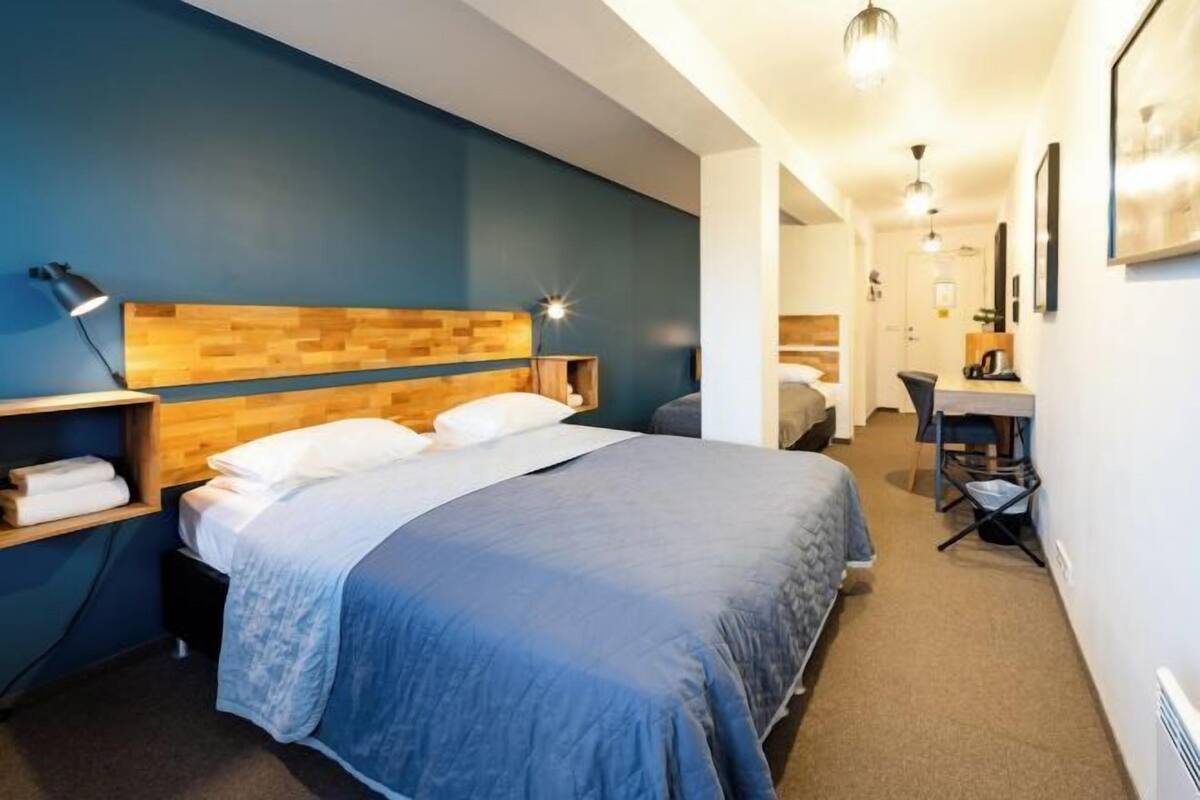 Free WiFi, bed sheets