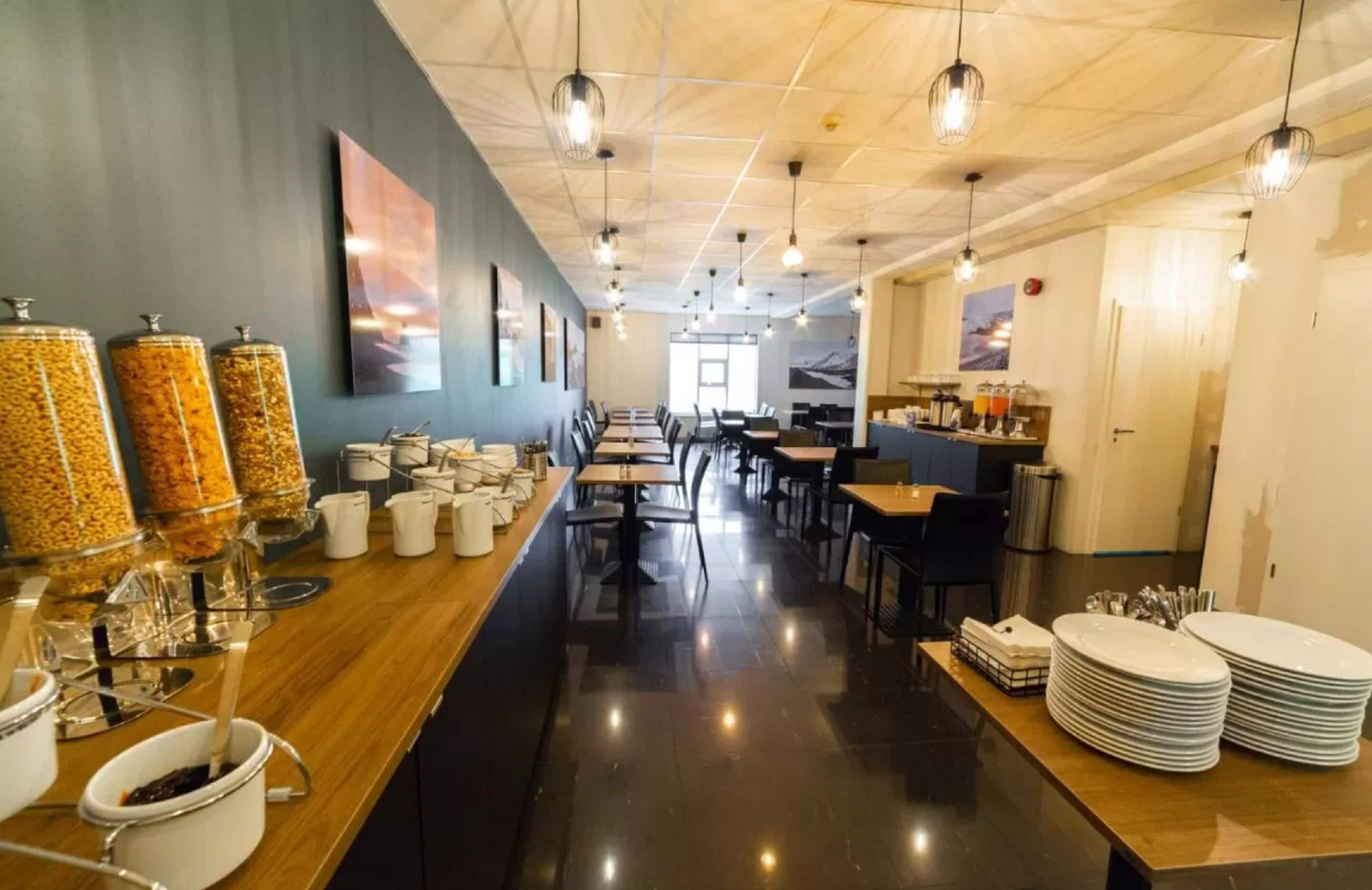Frokostbuffé hver dag (ISK 2350 per person)