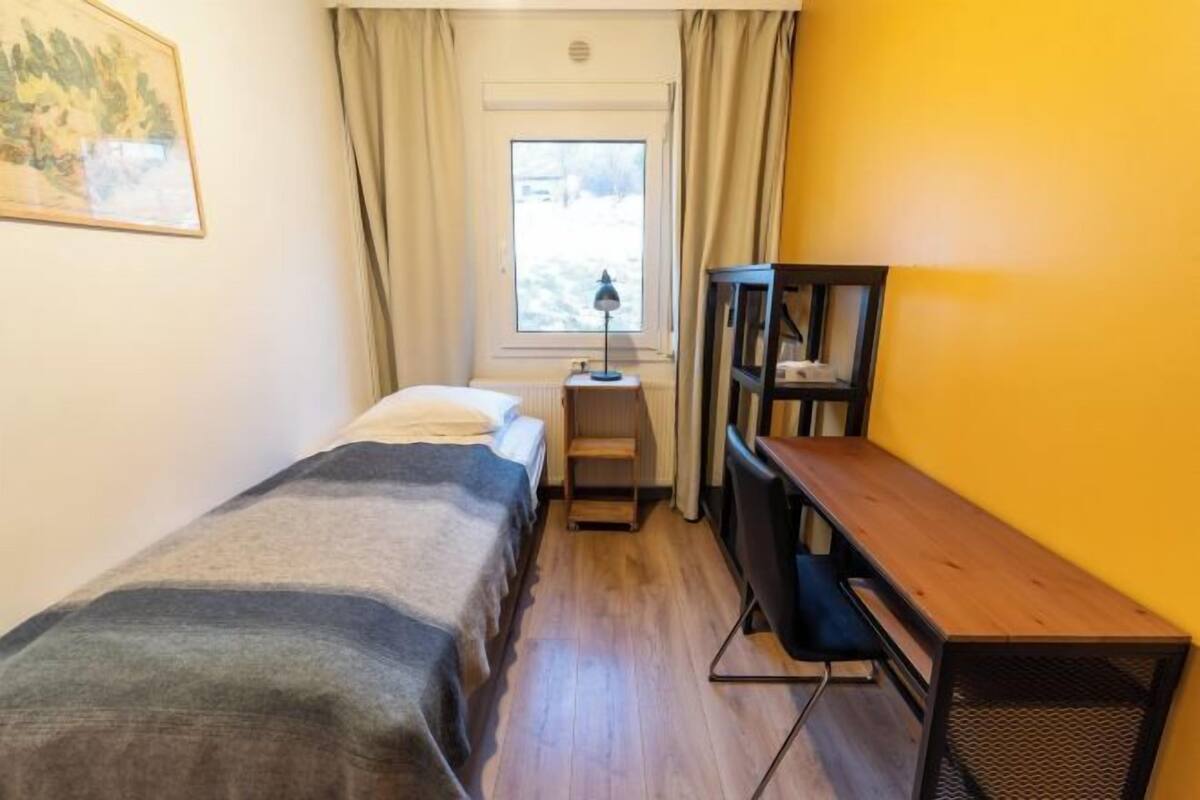 Free WiFi, bed sheets
