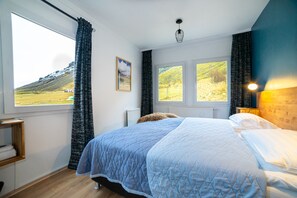 Dobbeltrom – basic, privat bad | Fjellutsikt