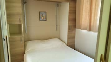 Chalet (2 personnes Gitotel) | Individually decorated, individually furnished, blackout curtains