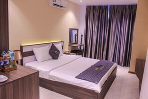 1 bedroom, in-room safe, desk, free WiFi - Gold Oceanus Nha Trang (Nha Trang)