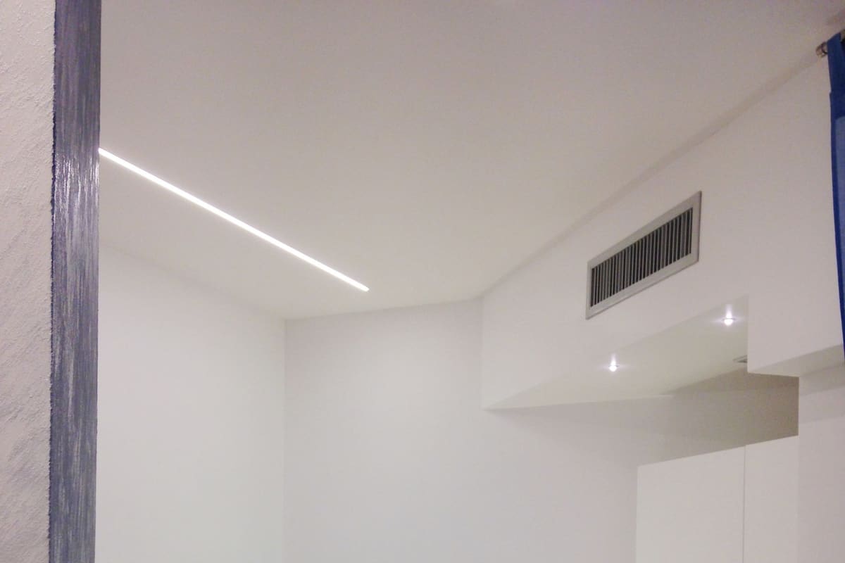 Habitación doble, 2 camas individuales | Caja de seguridad en la habitación y escritorio