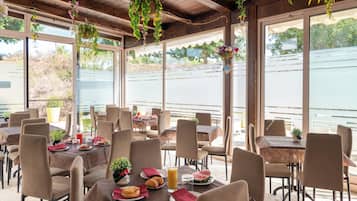 Tägliches inbegriffenes nach Wunsch zubereitetes Frühstück