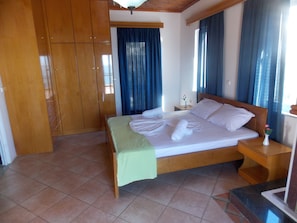 Suite, Sea View | Desk, iron/ironing board, free cribs/infant beds, free WiFi - Hotel Dea (Sarandë)