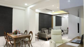 Presidential Suite, 2 Bedrooms, Accessible, Microwave | Living area