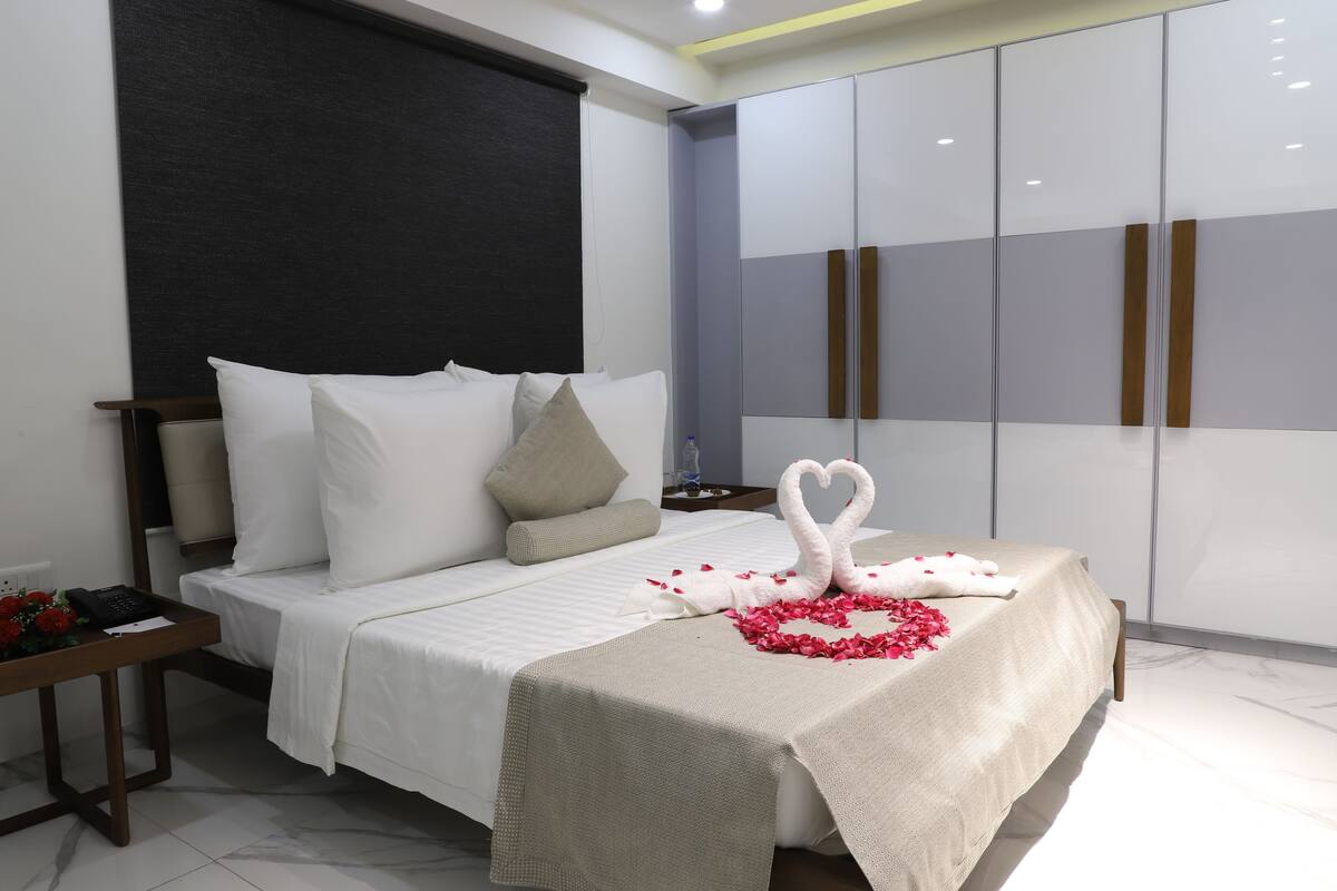 Presidential Suite, 2 Bedrooms, Accessible, Microwave | Bar mini, meja, katil lipat simpan/tambahan, Wi-fi percuma 
