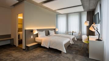 Phòng Suite Junior | Bộ đồ giường cao cấp, két bảo mật tại phòng, bàn, phòng cách âm