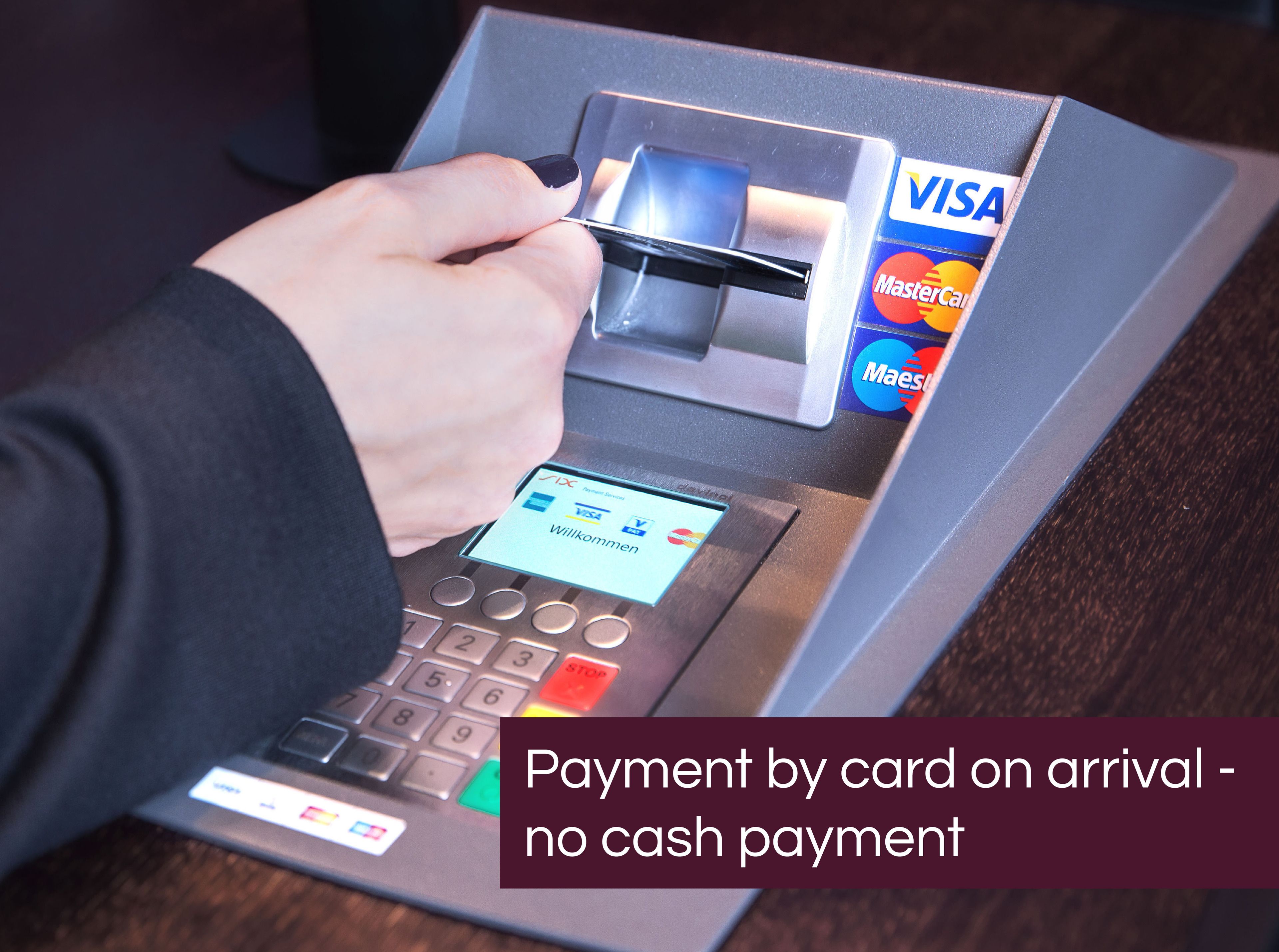 Un terminal de pago que acepta VISA y MasterCard.