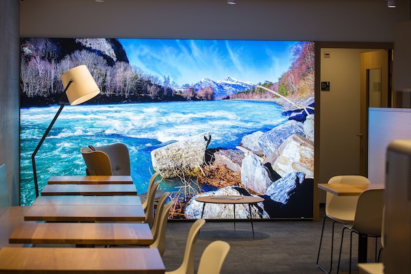 Petit déjeuner en libre-service (10 CHF par personne)