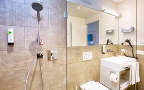 Shower, free toiletries, hair dryer, towels - b smart motel Landquart (Landquart)