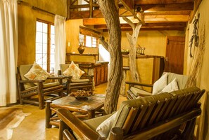 Suite | Living area - LittleBush Private Lodge (Hoedspruit)