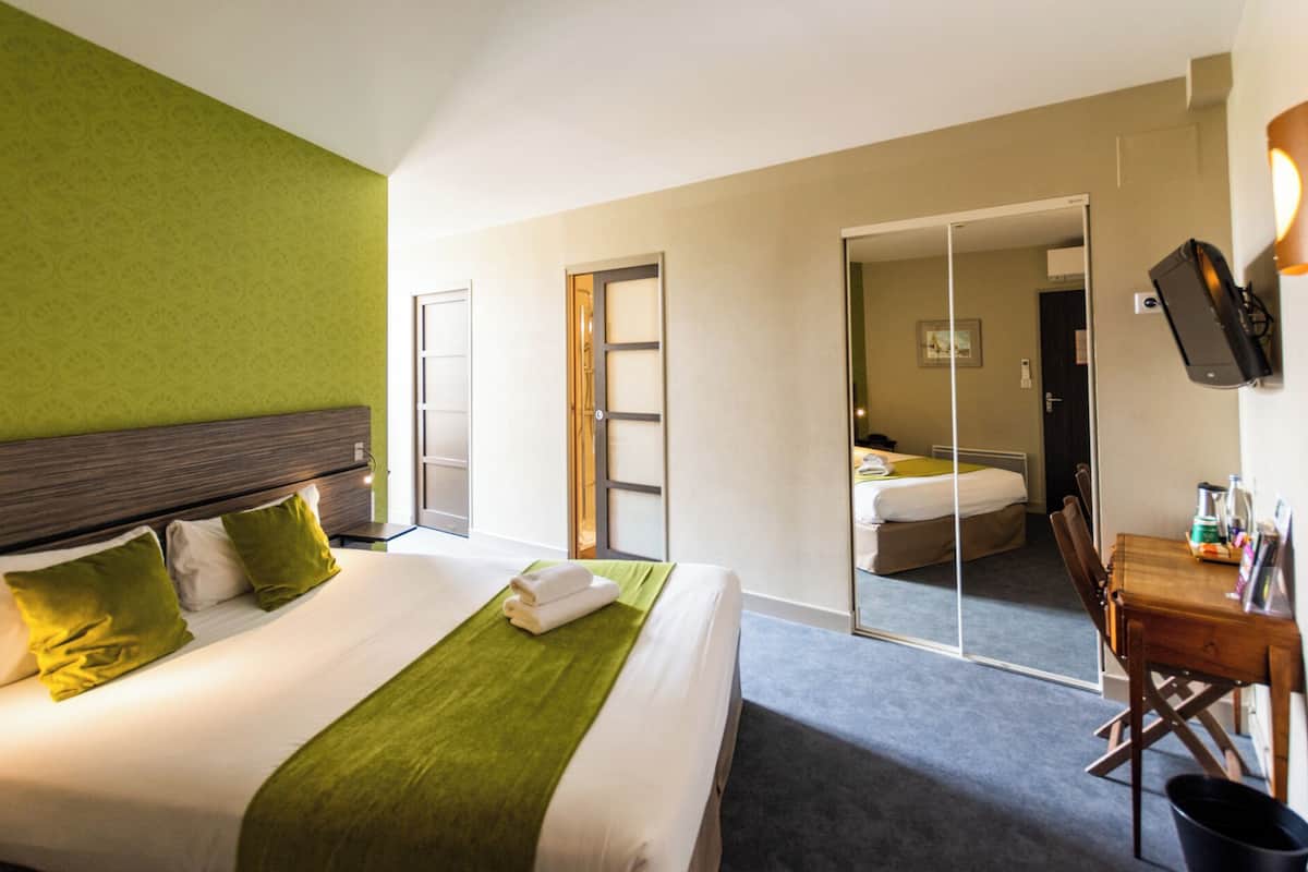 Suite, 2 soverom | Skrivebord, lydisolert, strykejern/-brett og wi-fi (inkludert)