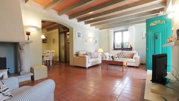 Biệt thự, 4 phòng ngủ | Phòng khách | TV