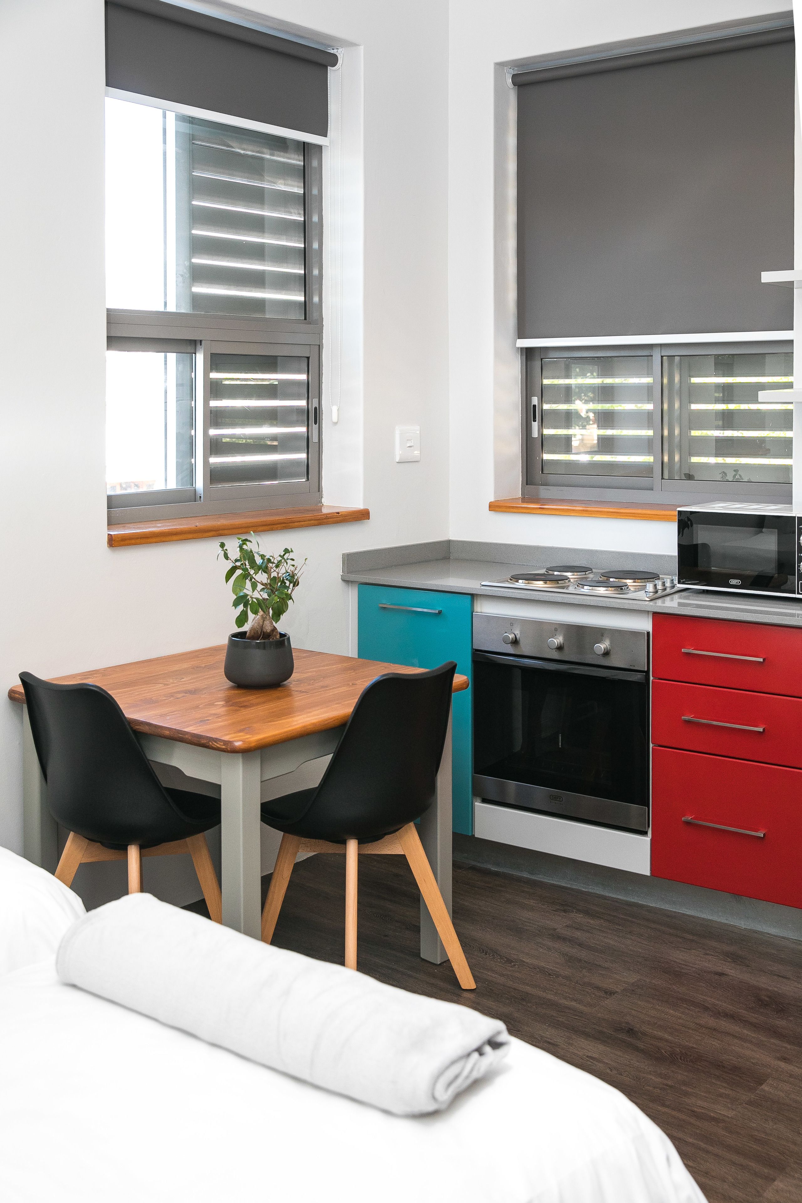 Studio | Private kitchenette | Fridge, microwave, oven, stovetop