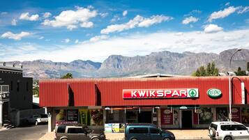 Studio Apartment | Kameruitzicht