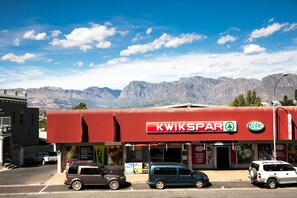 Studio Apartment | View from room - Zeederberg Corner (Paarl)