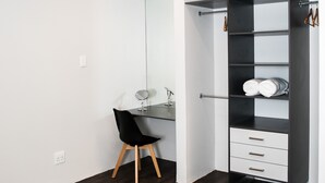 A bedroom with a bed, a desk, a chair, a wardrobe, and a mirror. - Zeederberg Corner (Paarl)