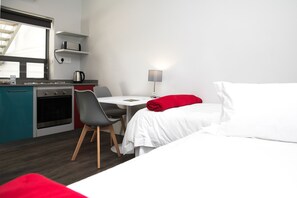 Caixa forta a l'habitació, escriptori, wifi gratuïta i roba de llit 