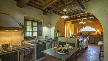 Villa, 6 Bedrooms | Private kitchen | Fridge, microwave, oven, stovetop