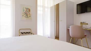 Habitación superior con 1 cama matrimonial o 2 individuales, vista a la ciudad | 1 habitación, ropa de cama de alta calidad, escritorio y insonorización