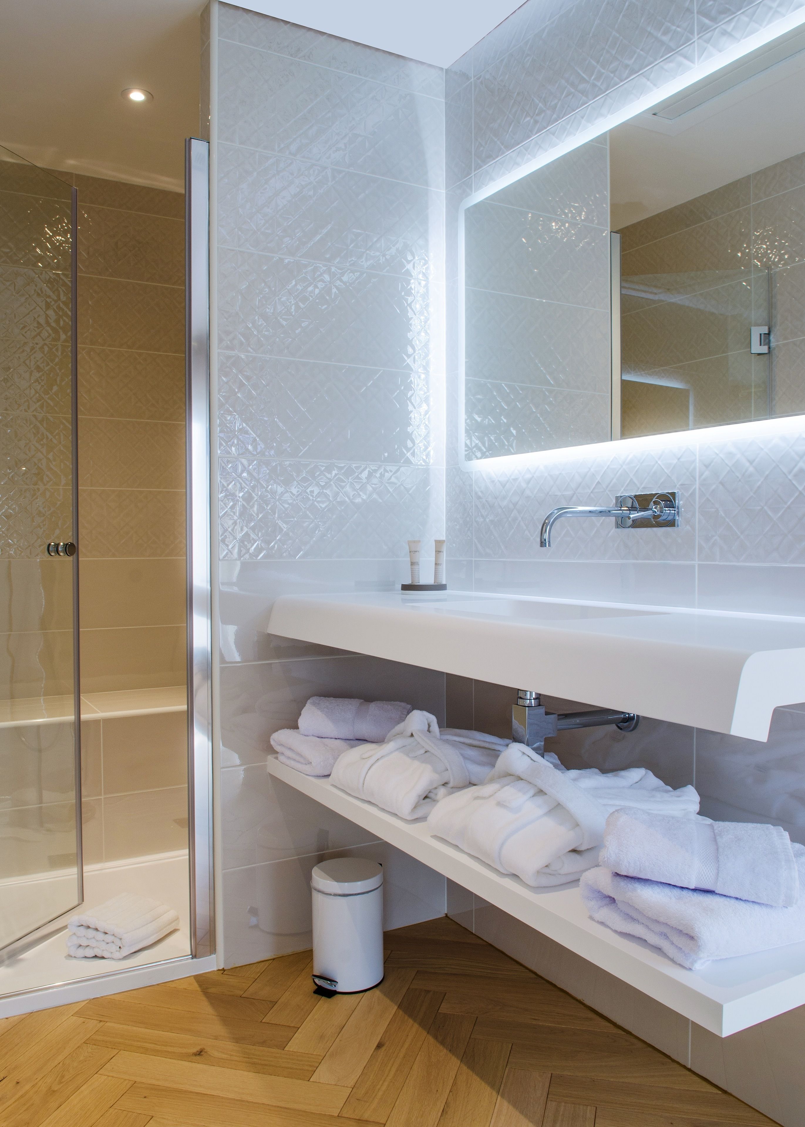 superior double or twin room, city view | bathroom | shower, free toiletries, hair dryer, towels
