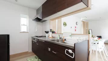 Japanese House | Private kitchen | Fridge, microwave, stovetop, electric kettle