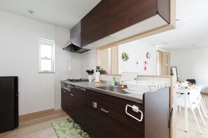 Japanese House | Private kitchen | Fridge, microwave, stovetop, electric kettle