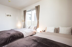 Japanese House | 3 bedrooms, desk, blackout drapes, iron/ironing board