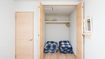 Japanese House | 3 bedrooms, desk, blackout drapes, iron/ironing board