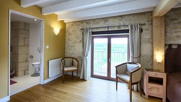 Blackout curtains, soundproofing, free WiFi, bed sheets