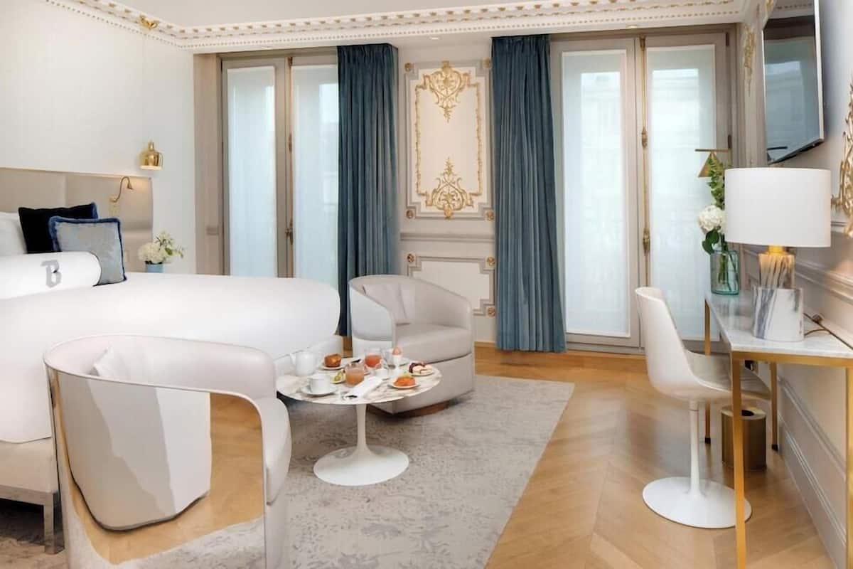 Premium bedding, minibar, in-room safe, desk