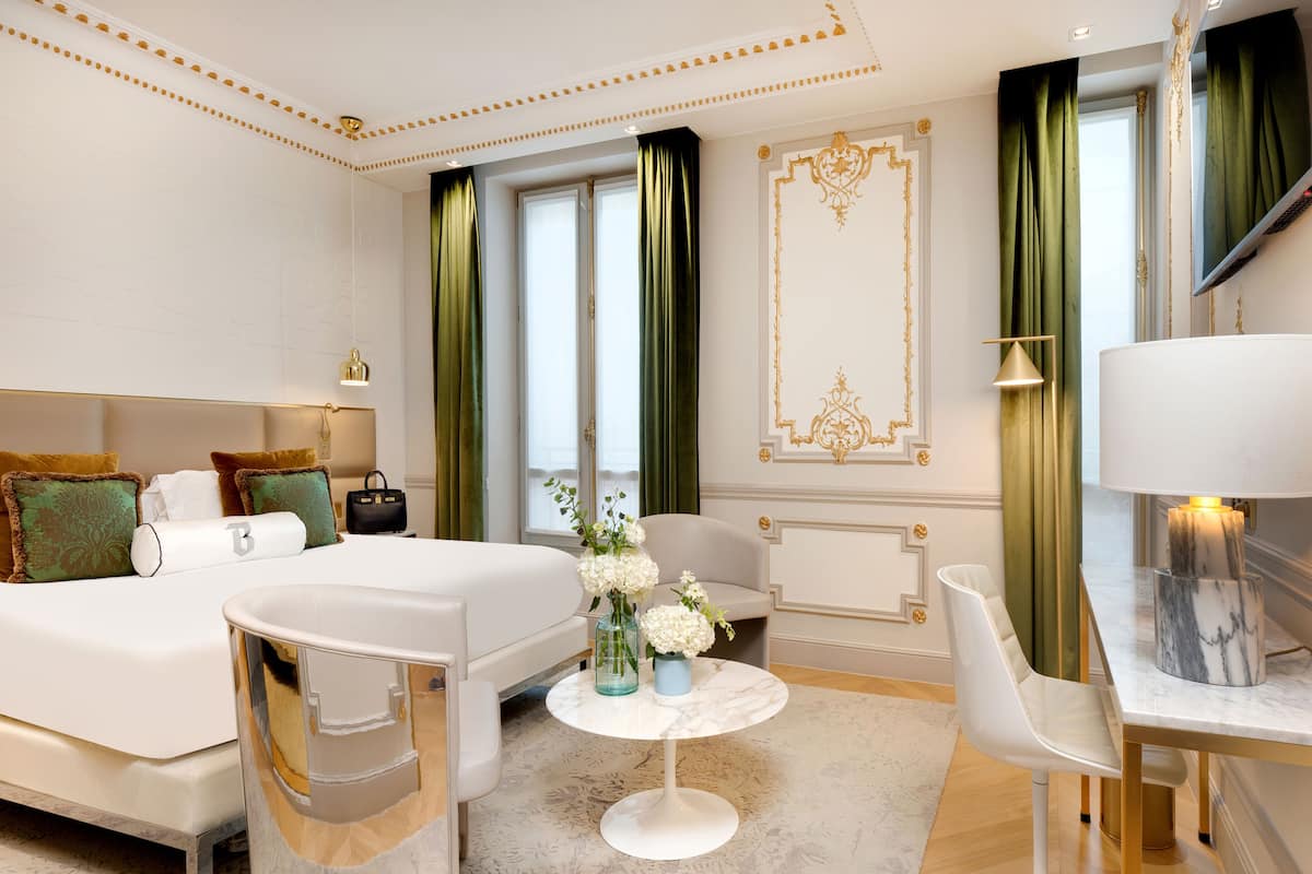 Premium bedding, minibar, in-room safe, desk