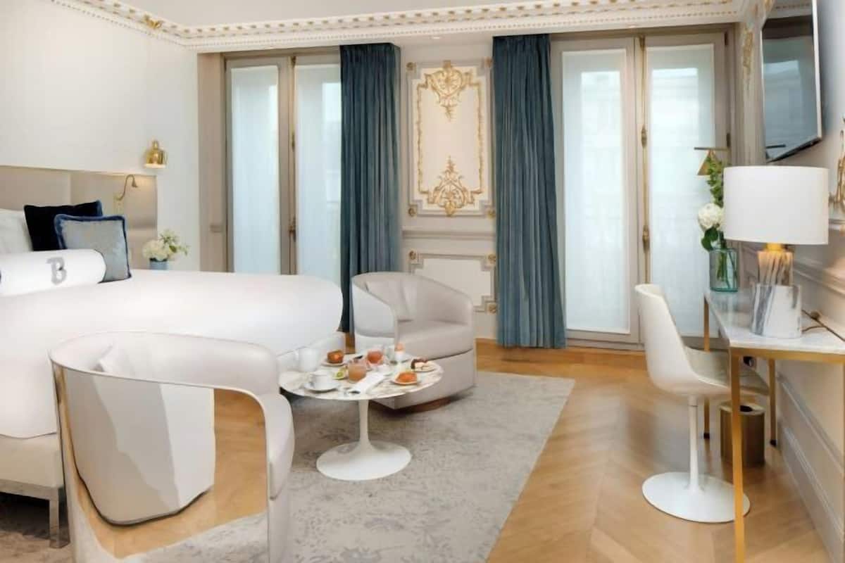 Premium bedding, minibar, in-room safe, desk