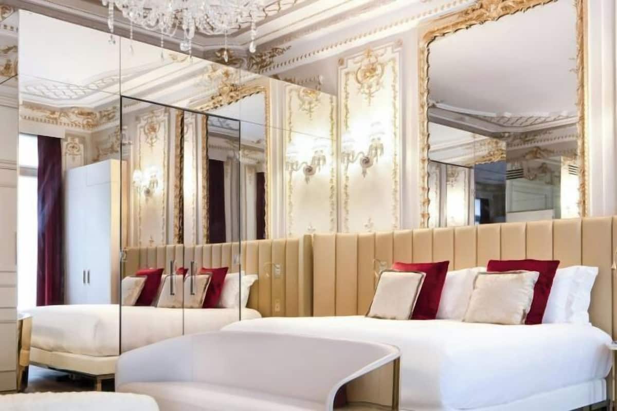 Premium bedding, minibar, in-room safe, desk