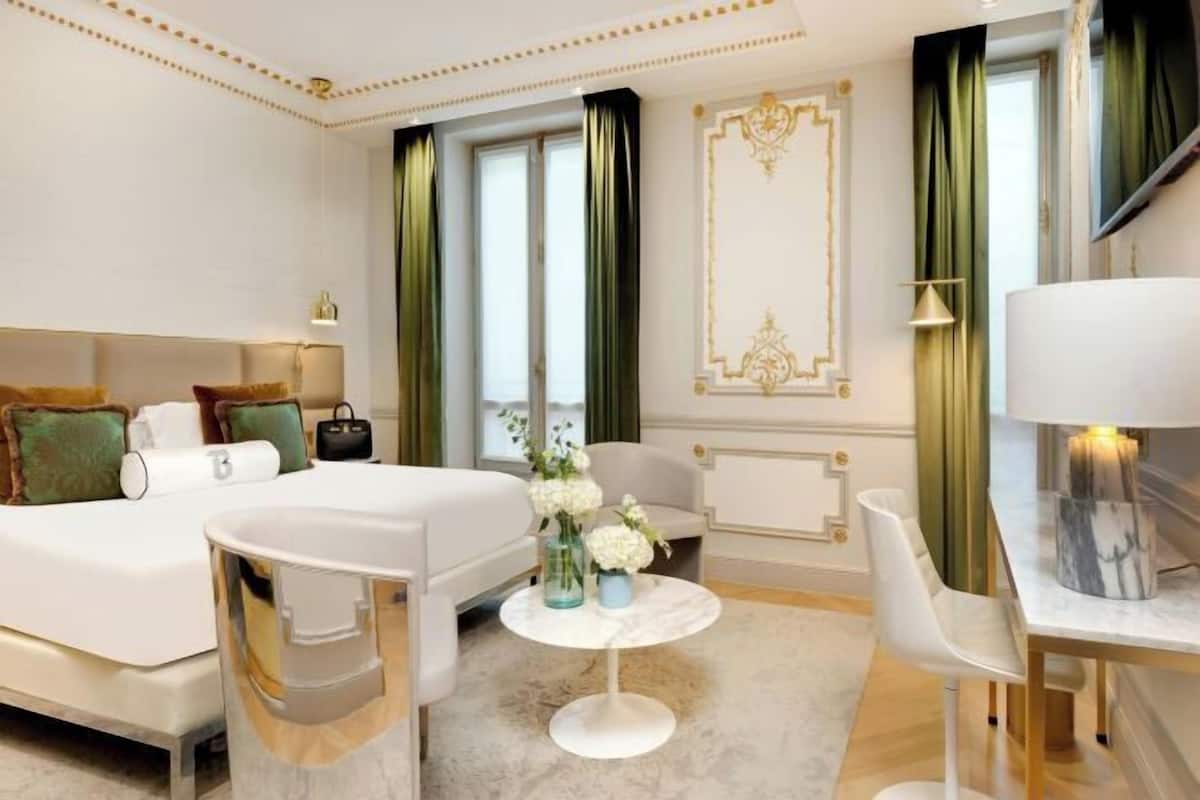 Premium bedding, minibar, in-room safe, desk