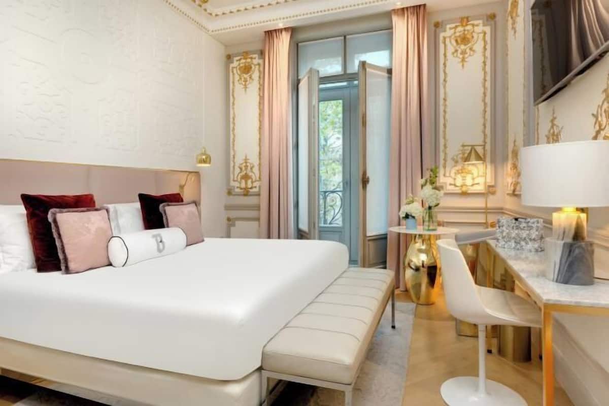 Premium bedding, minibar, in-room safe, desk