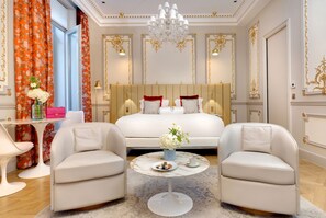 Premium bedding, minibar, in-room safe, desk - Hôtel Bowmann, a Small Luxury Hotel of the World (Paris)