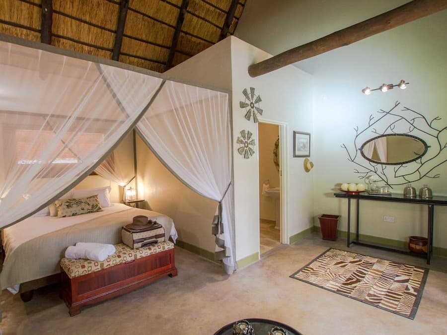 Camera Deluxe con letto matrimoniale o 2 letti singoli | Biancheria da letto di alta qualità, ferro/asse da stiro, Wi-Fi gratuito